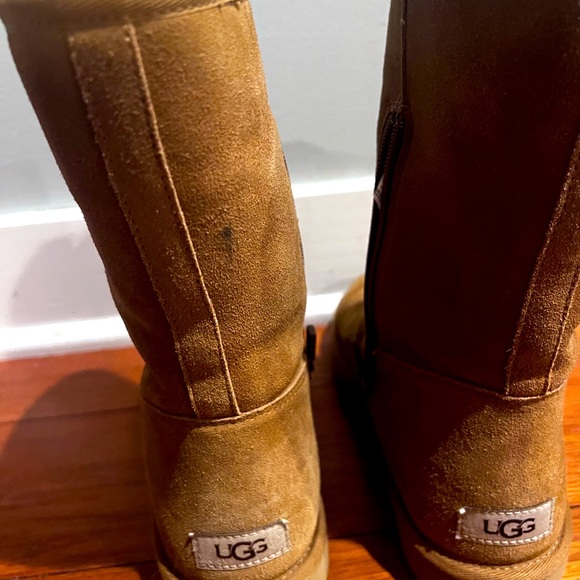 UGG classic short - Picture 1 of 4